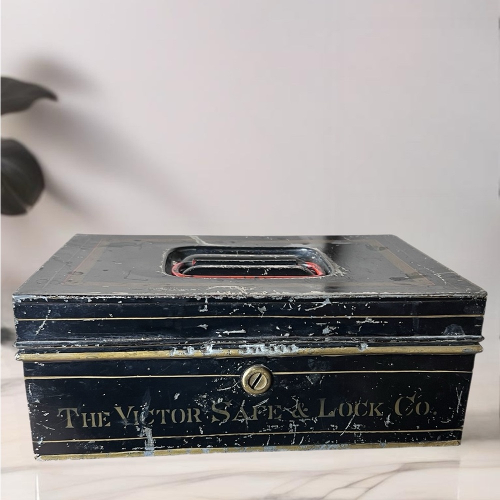 Antique Victor Safe Lock Co. lock ubox (no key) 1920s Orig. paint cash box safe